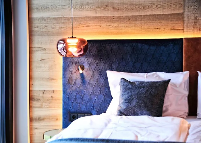 Alpine Penthouse In Der Residenz Silvretta - Stunning & Luxurious アパート