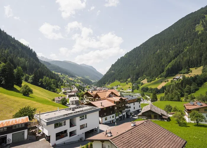 Alpine Penthouse In Der Residenz Silvretta - Stunning & Luxurious アパート